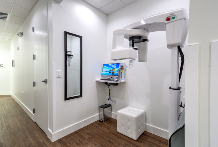 3D X-ray imaging room used for implant planning at SMILE Dental
